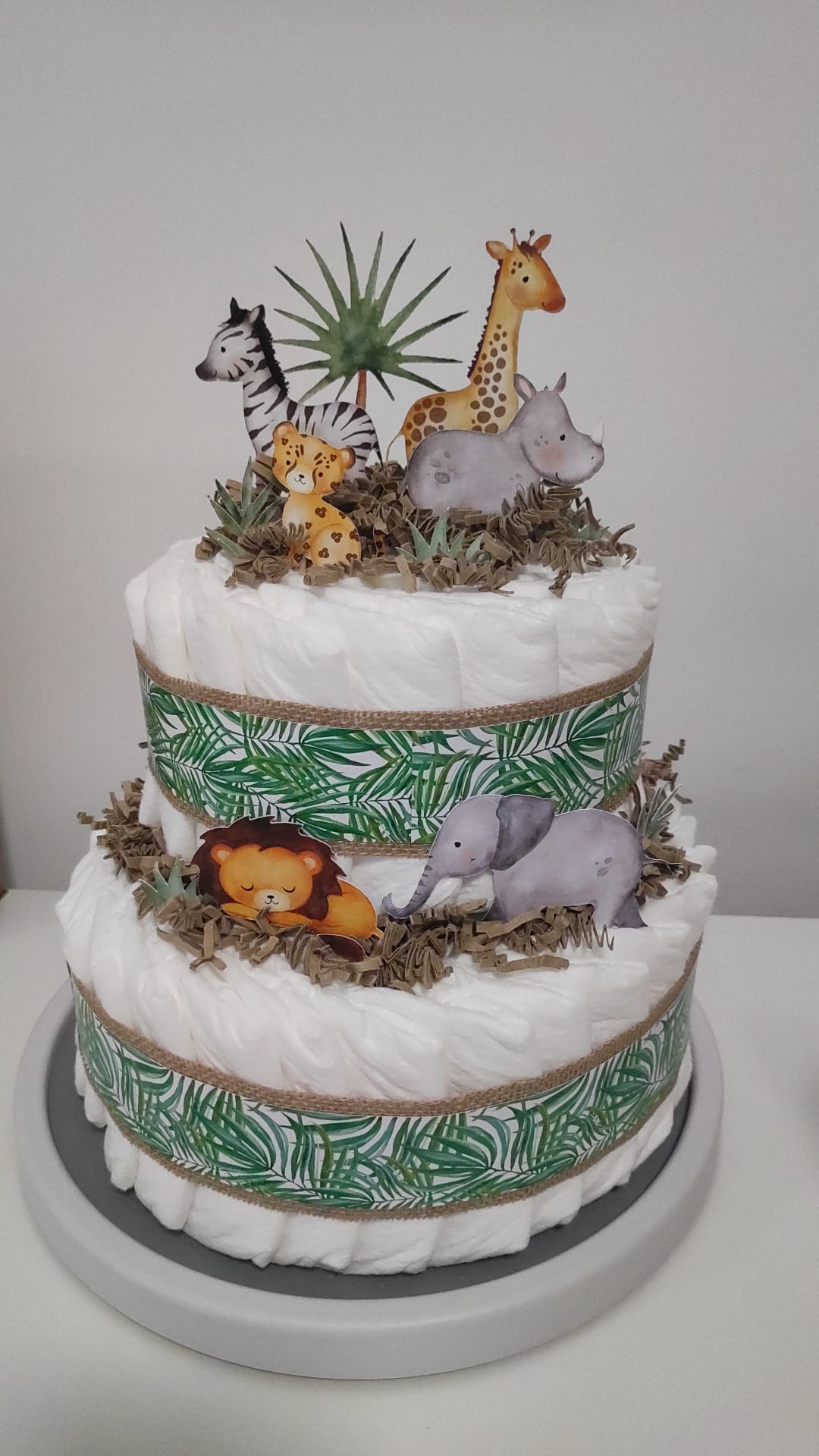 Tarta de pañales Safari Baby — creación artesanal de dos pisos con animales
